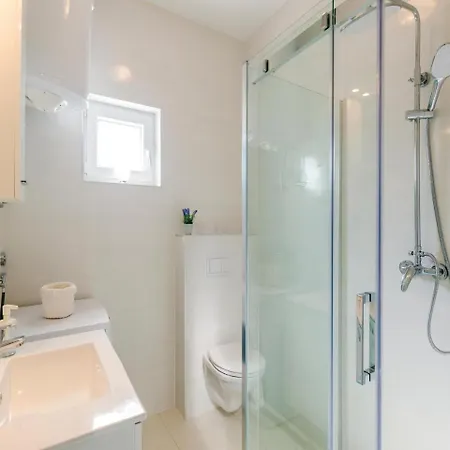 Four Bedroom Holiday In * ストン