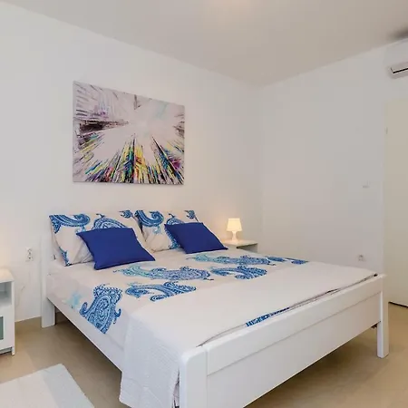 Four Bedroom Holiday In ストン