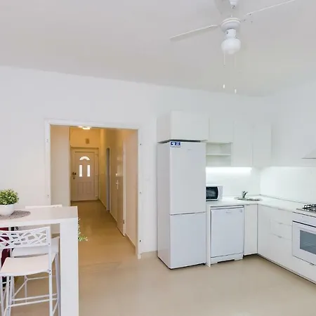 Four Bedroom Holiday In *