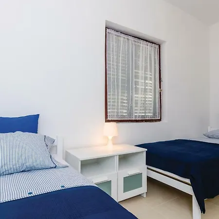 Four Bedroom Holiday In ストン